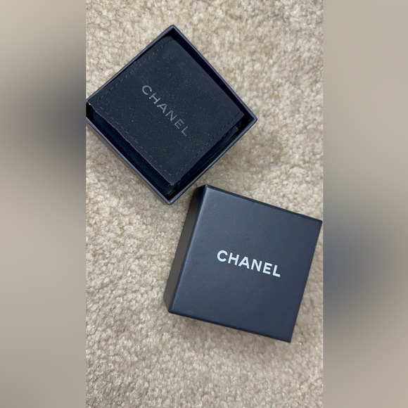 100% authentic chanel earrings - Picture 4 of 5